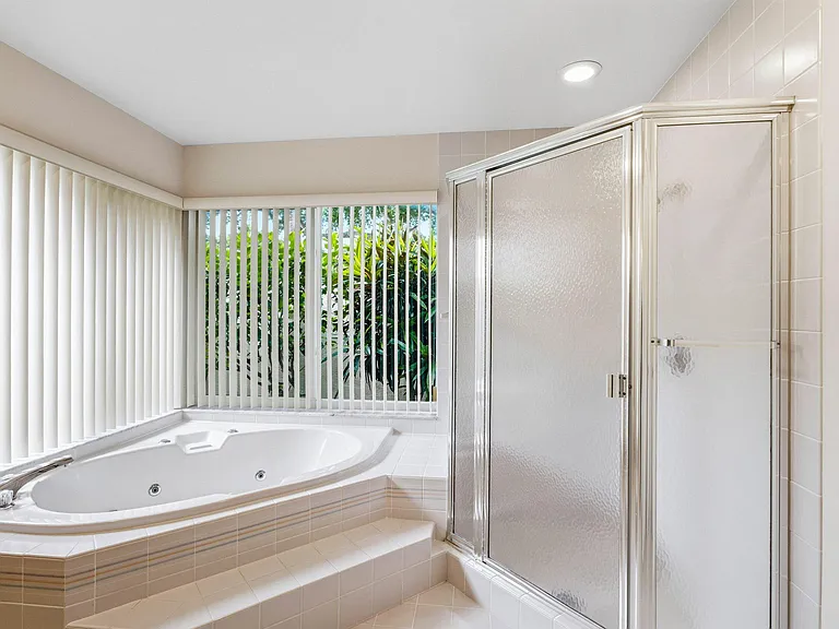 4720 NW 28th Ave — Photo 38