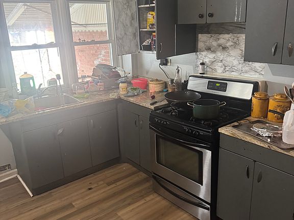 5th image of 455 E Airy St