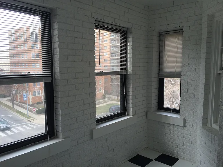 Mark Twain Apartments — Photo 27