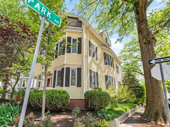 85 Holworthy St #85, Cambridge, MA 02138