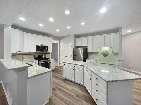 2nd image of 5838 Furlong Dr