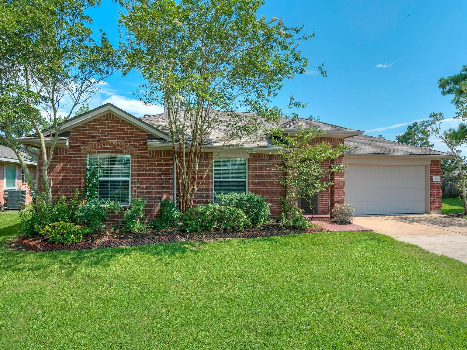 3 bed, 2.0 bath, 1761 sqft, $2,100 — Photo 4
