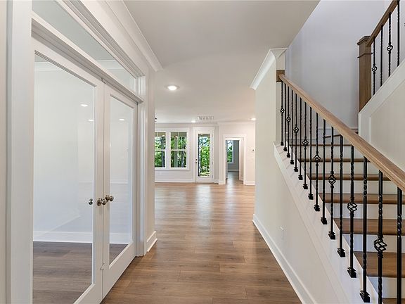 3rd image of 302 Montague Dr