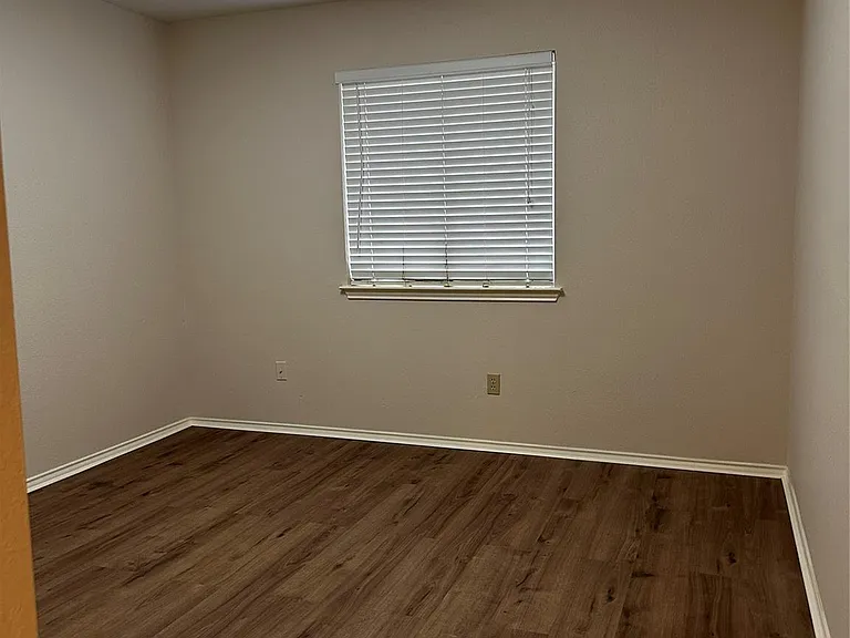 8007 Bounty Trl — Photo 25