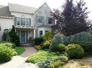 23 Lovell Dr, Plainsboro, NJ