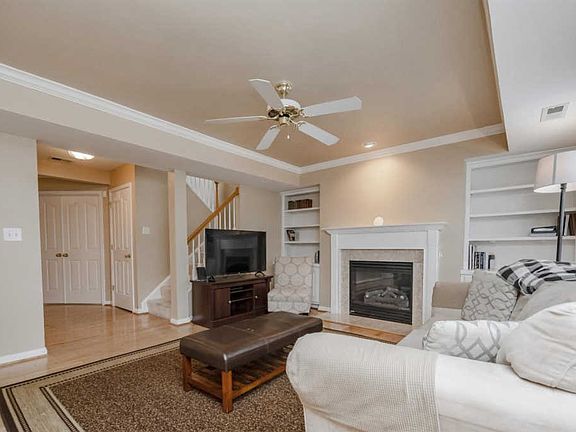 3rd image of 2796 Woodlawn Way
