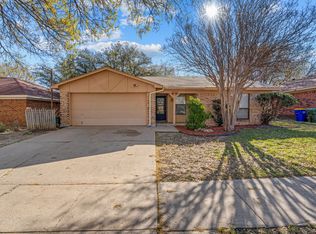 6624 Constitution Dr, Watauga, TX 76148