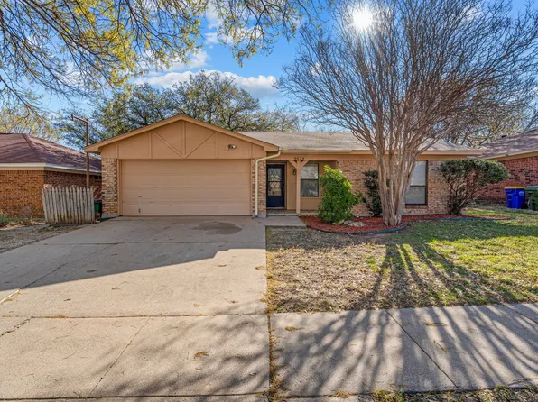 6624 Constitution Dr, Watauga, TX 76148