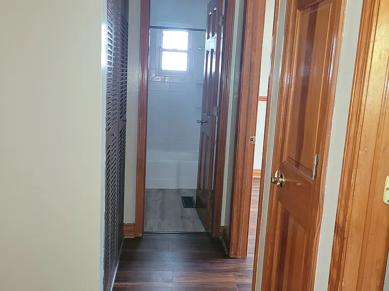 733 N Huntington St — Photo 15