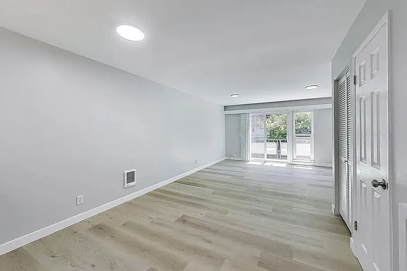 2 bed, 2.0 bath, 1050 sqft, $2,100 — Photo 3