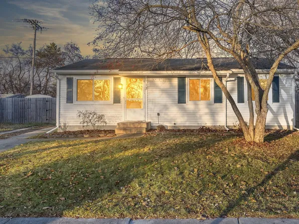 12 Metroview Ct, Ann Arbor, MI 48108