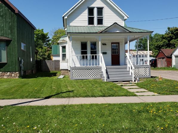 806 Young St