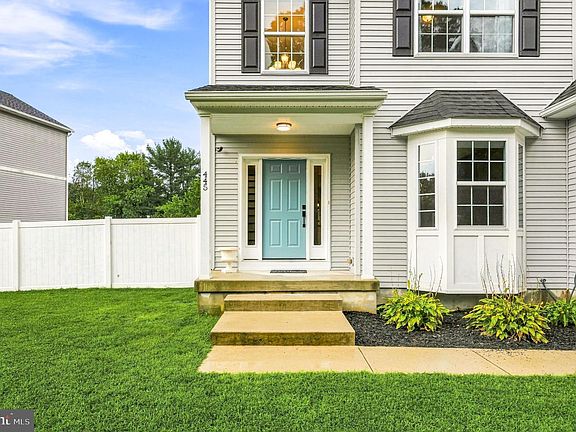 3rd image of 445 Waterfords Edge Ct