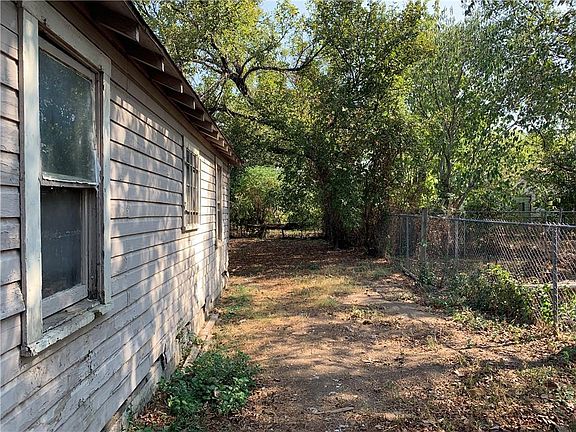 3rd image of 307 Bowers St