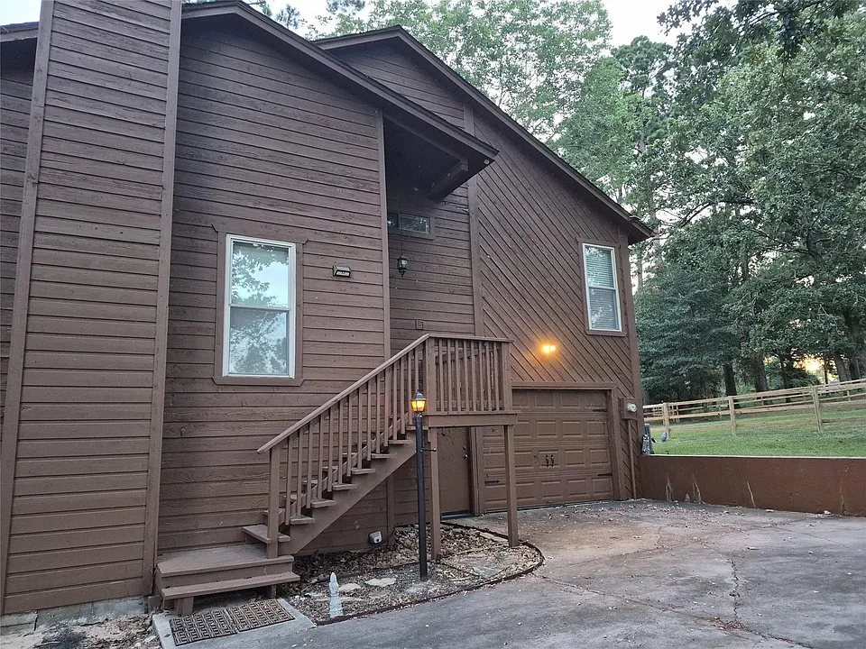 330 Holiday Ln