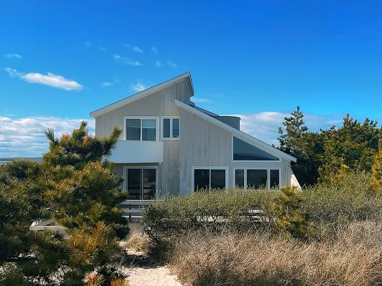 643 Dune Rd — Photo 1
