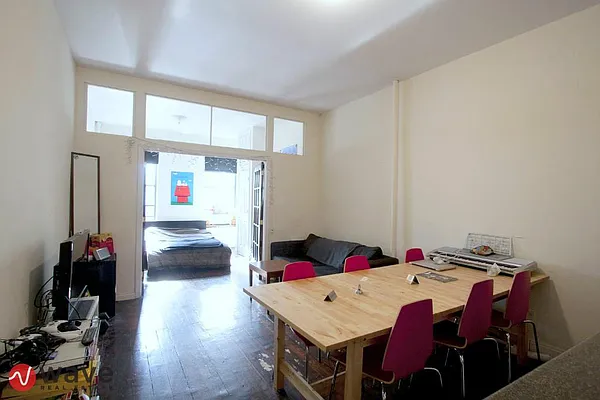 Rented by Wave Real Estate Group | media 25