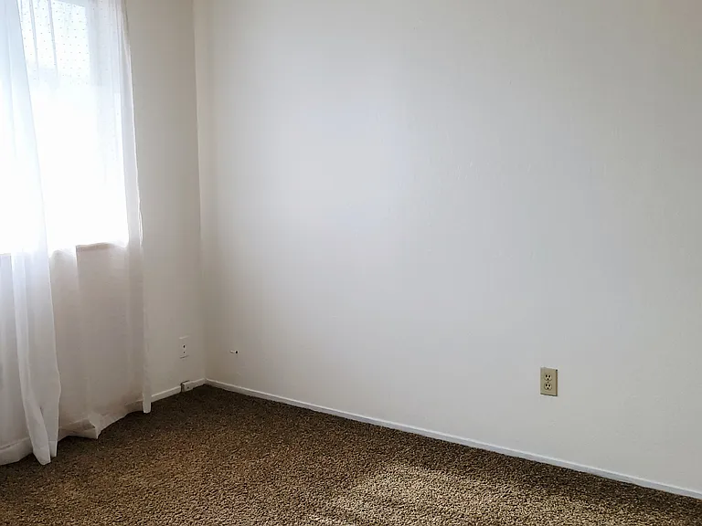 1136 Neal Dow Ave — Photo 16