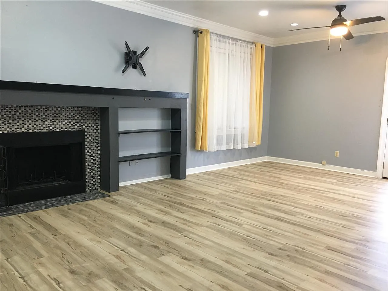 1 bed, 1.5 bath, 1265 sqft, $1,395 — Photo 2