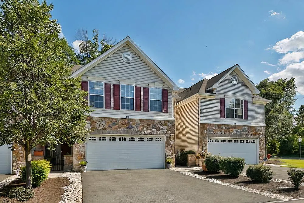 28 Sutton Ct — Photo 1