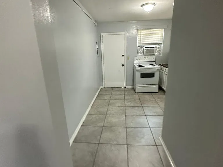 2020 Palafox St — Photo 14