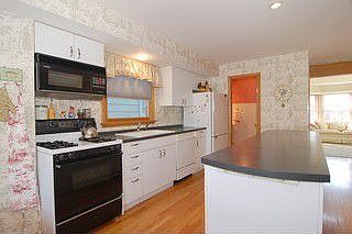 5th image of 4103 N Claremont Ave