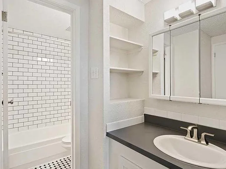 Avon South Apartments — Photo 10