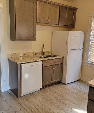 3rd image of 2433 N Cramer St