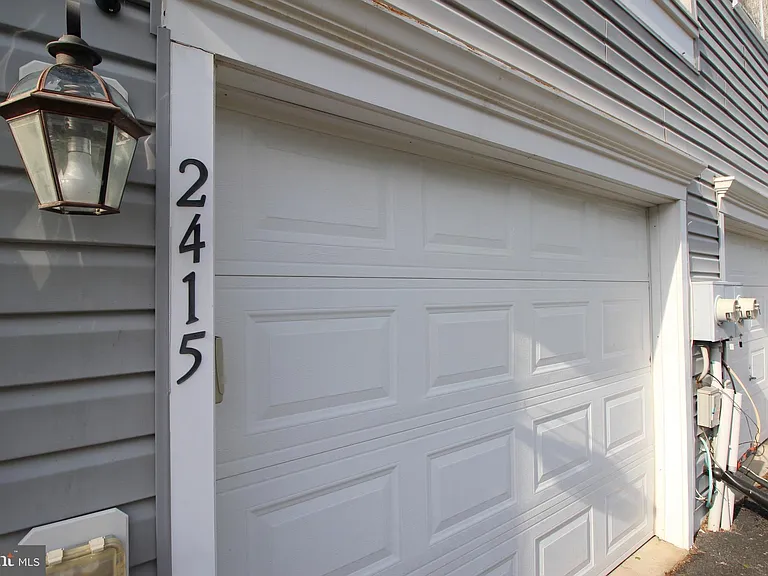 2415 Rainswood Ln — Photo 29