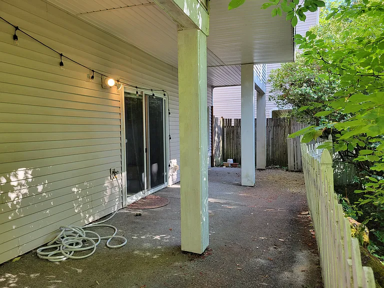 2021 Davis Ave S — Photo 2