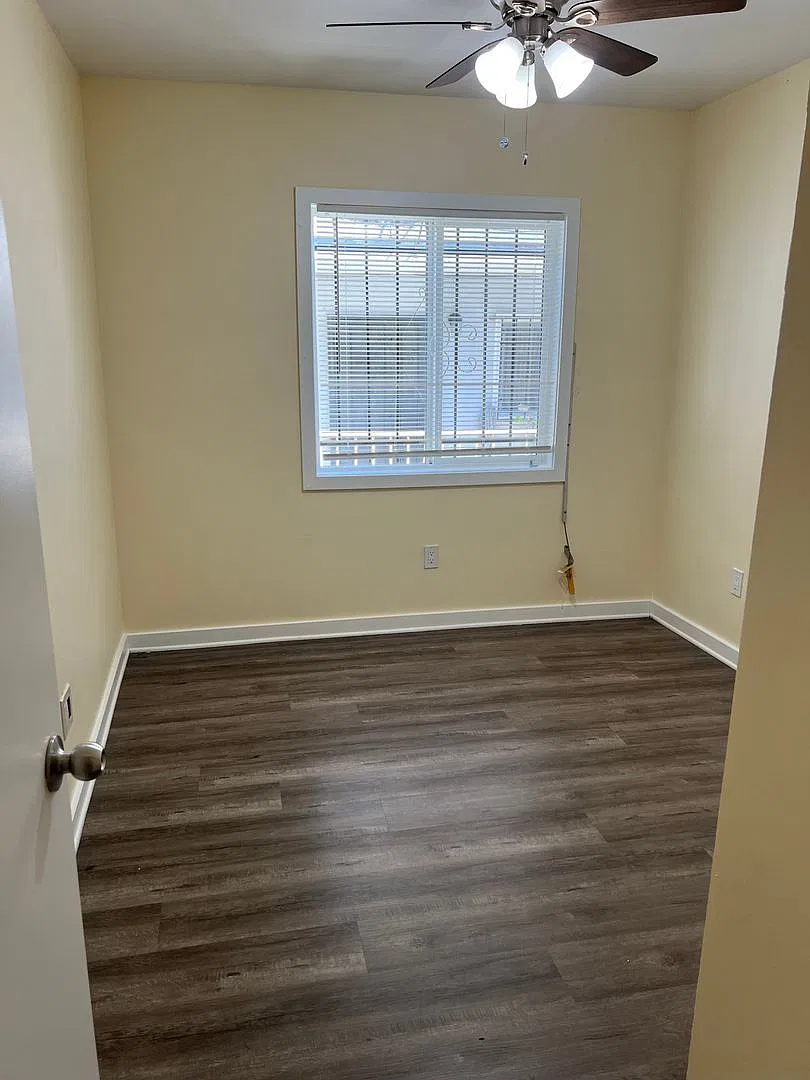 3 bed, 1.0 bath, 900 sqft, $2,475 — Photo 3