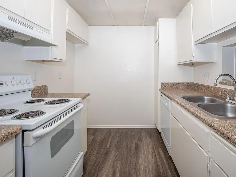 Maplewood Apartment Homes — Photo 18