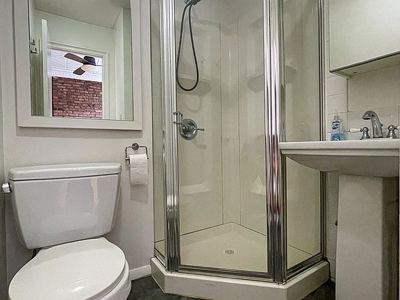 4th image of 158 President St APT 2