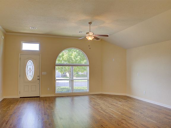3rd image of 10715 Masters Cir