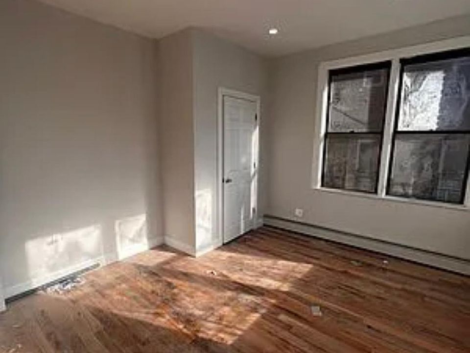 2nd image of 1321 Herschell St