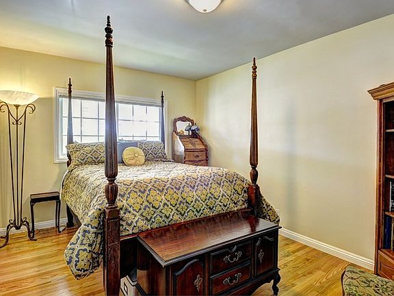 downstairs bedroom with queen bed