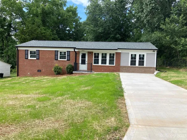2901 Fallswood Dr, Gastonia, NC 28052
