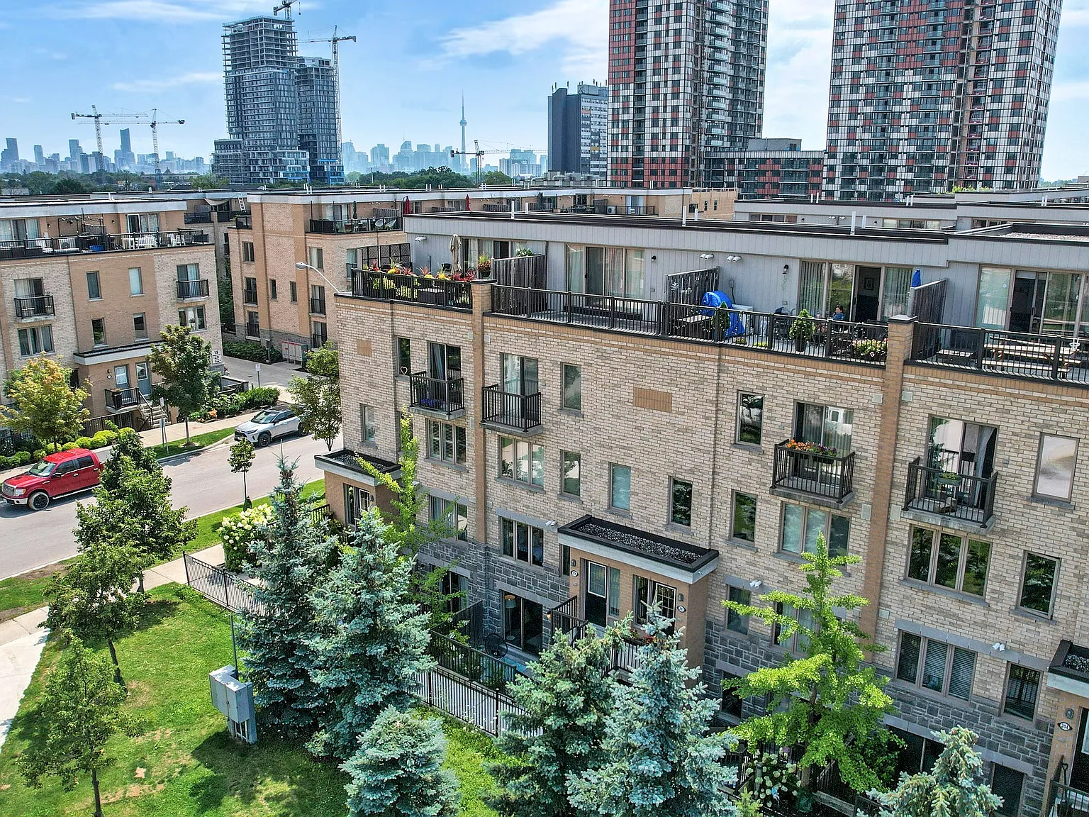 Brownstone on Powerhouse — Photo 3