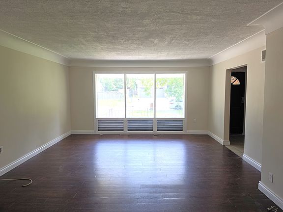 5th image of 14 W Hampton Rd