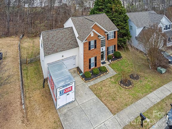 2nd image of 610 Grantham Ln