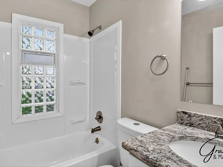 11319 Chalmers Ave — Photo 17