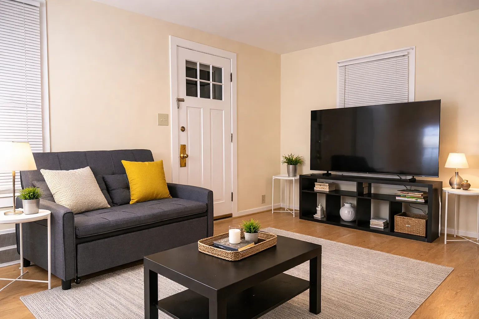 4 bed, 1100 sqft, $1,200 — Photo 2