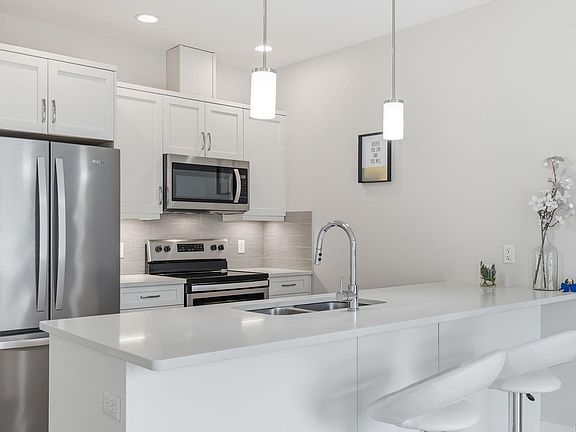 4th image of 1800 Summerhill Pl Unit 110
