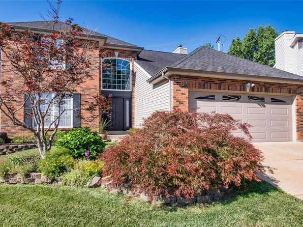 1150 Oak Knoll Manor Ct, Saint Louis, MO 63119