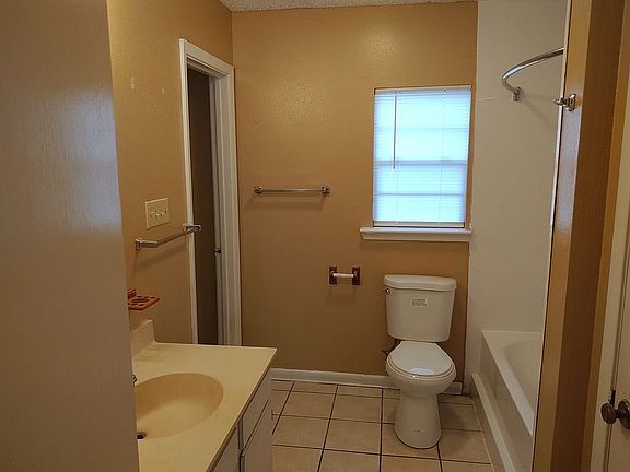 5th image of 621 Wiegand Dr