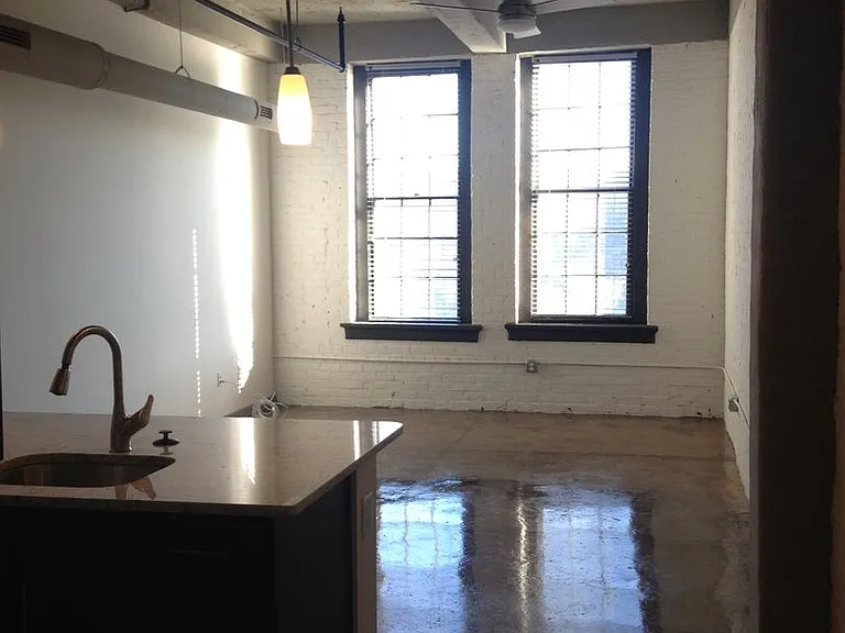 River Lofts West — Photo 6