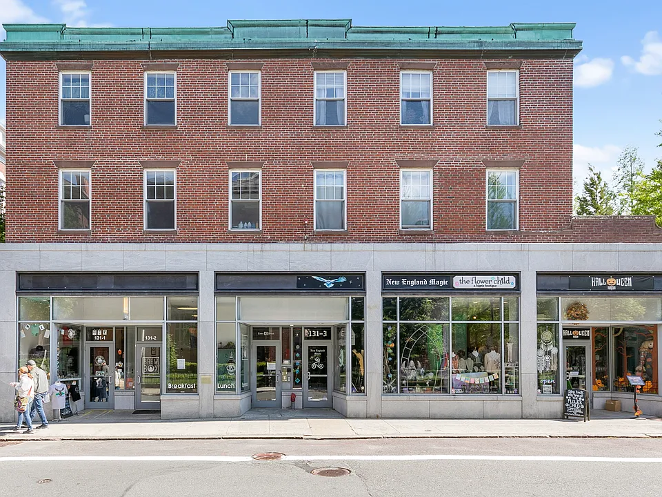 131 Essex St #33