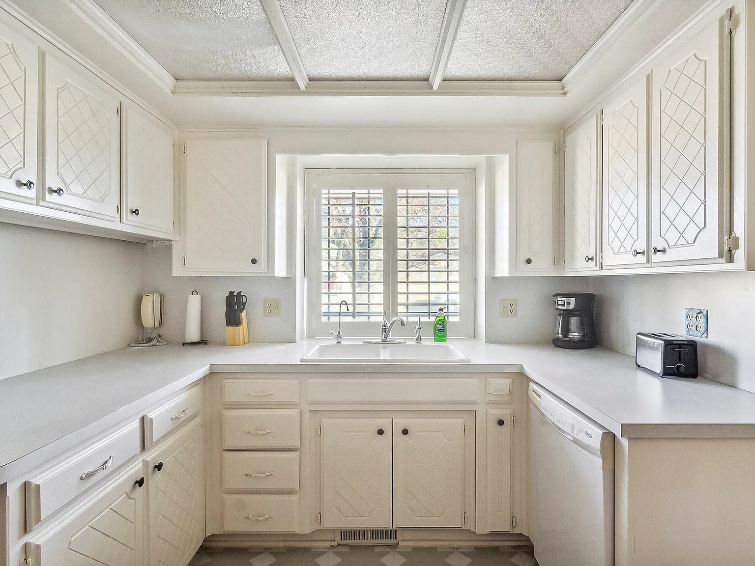 4 bed, 3.0 bath, 2505 sqft, $754 — Photo 4