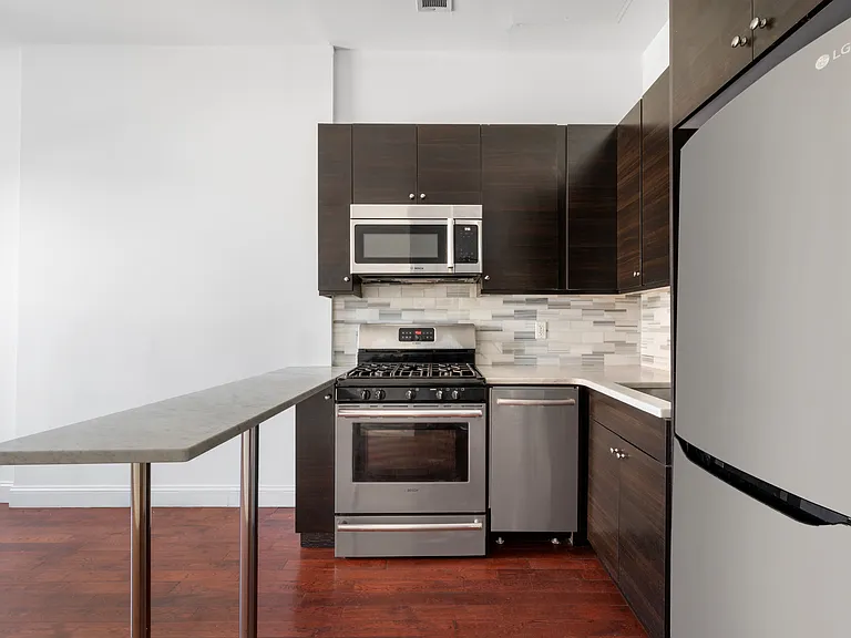 2032 5th Ave #4A — Photo 3