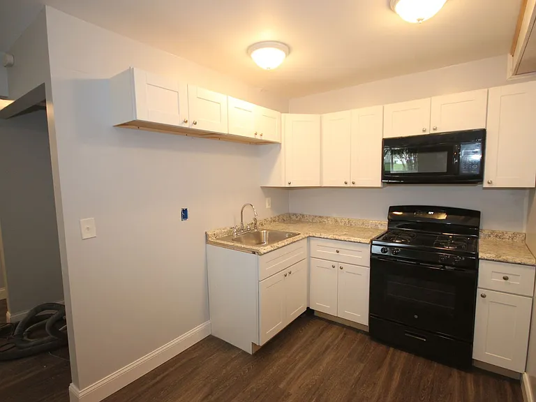 114-118 S Parke St — Photo 5